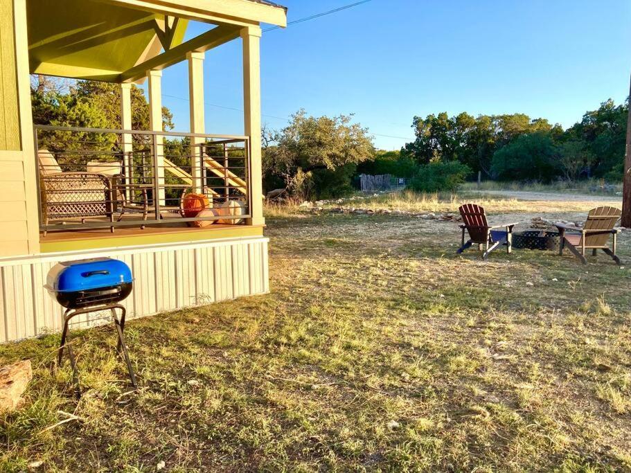 Cozy Tiny Home In The Hills Fischer エクステリア 写真