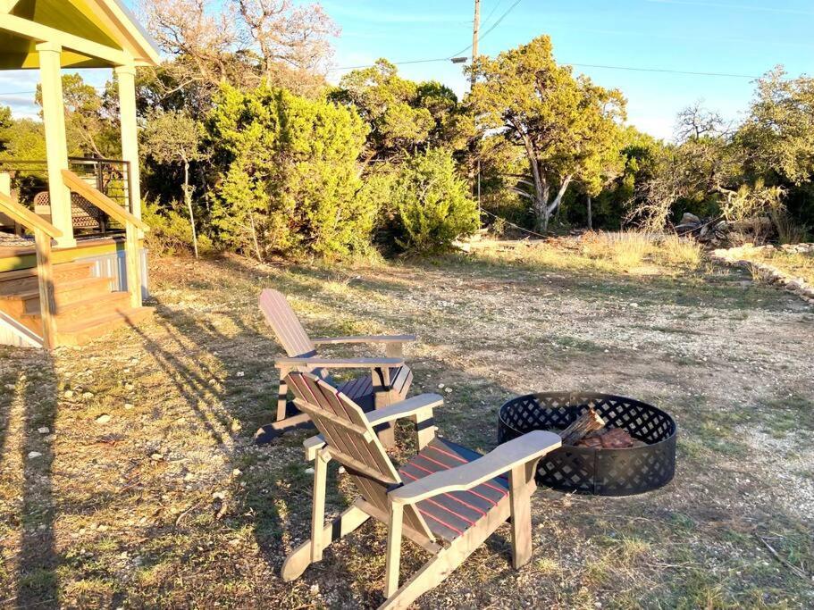 Cozy Tiny Home In The Hills Fischer エクステリア 写真