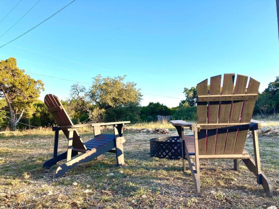 Cozy Tiny Home In The Hills Fischer エクステリア 写真